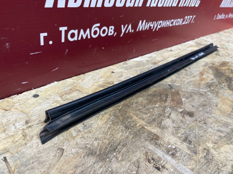 Уплотнитель стекла двери внутренний
