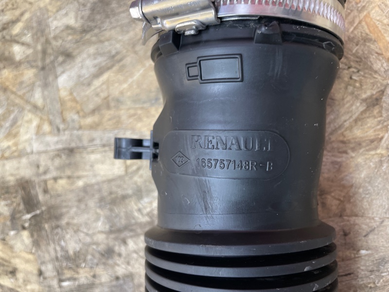 Патрубок воздушного фильтра