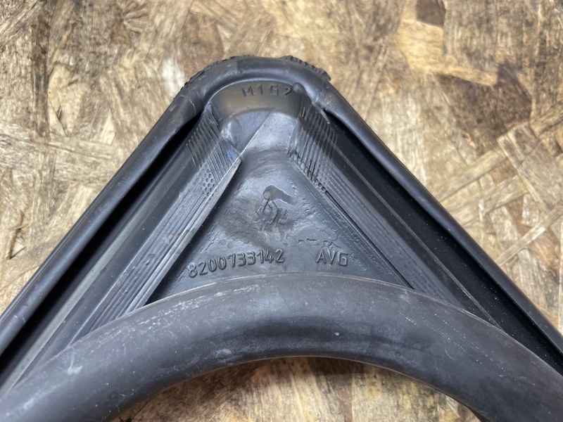 Уплотнитель стекла      двери