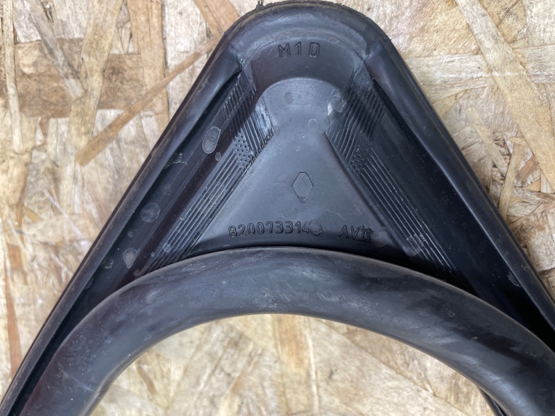 Уплотнитель стекла      двери