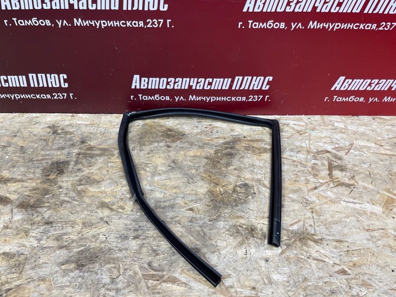 Уплотнитель стекла      двери