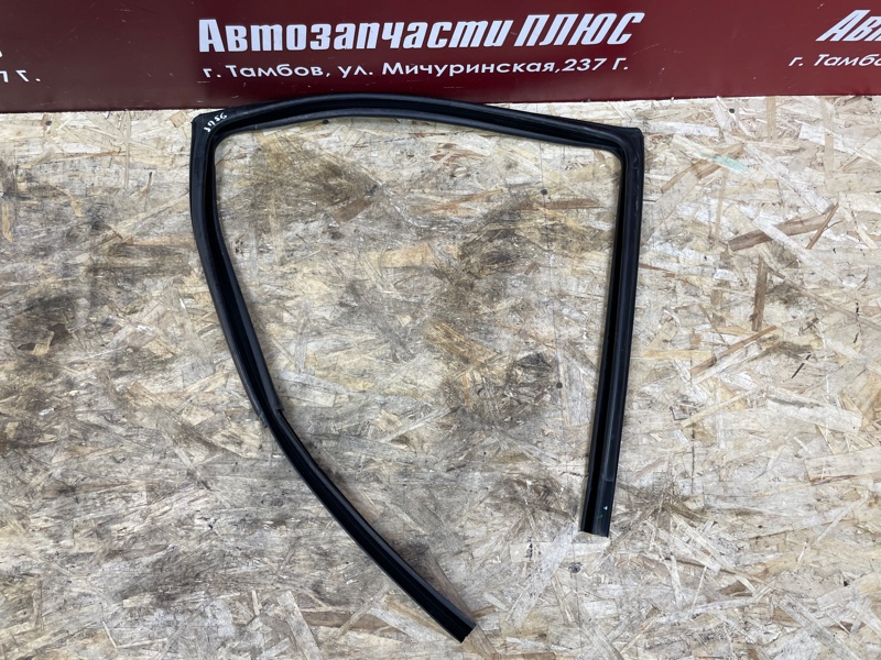 Уплотнитель стекла      двери