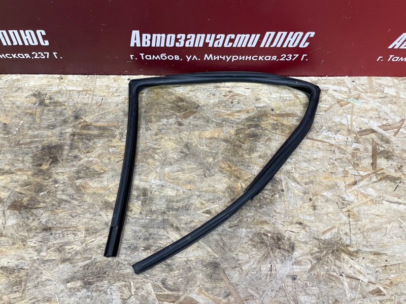 Уплотнитель стекла      двери