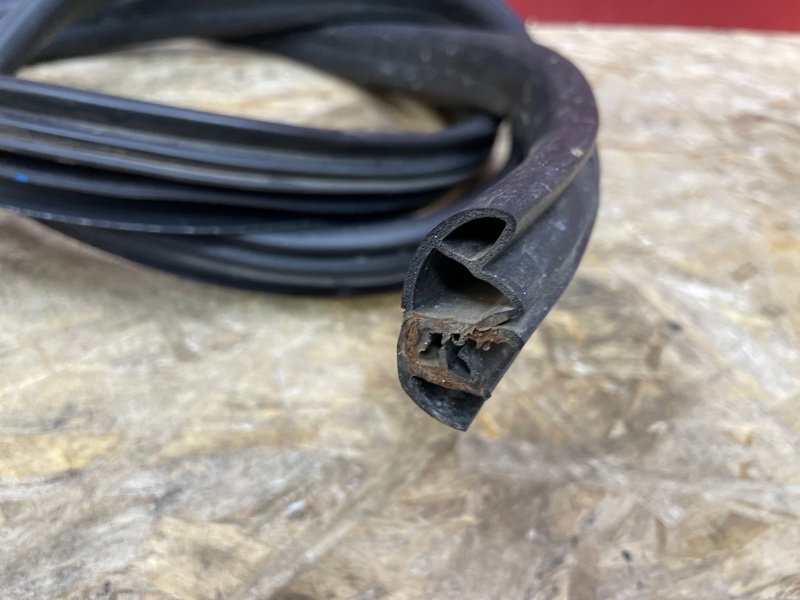 Уплотнитель двери