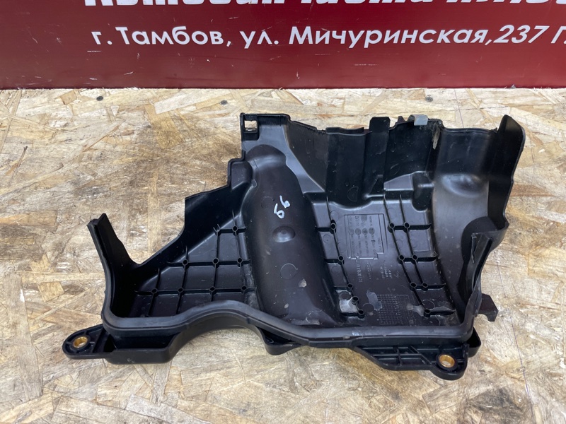 Декоративная крышка двигателя