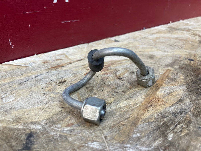 Трубка топливная