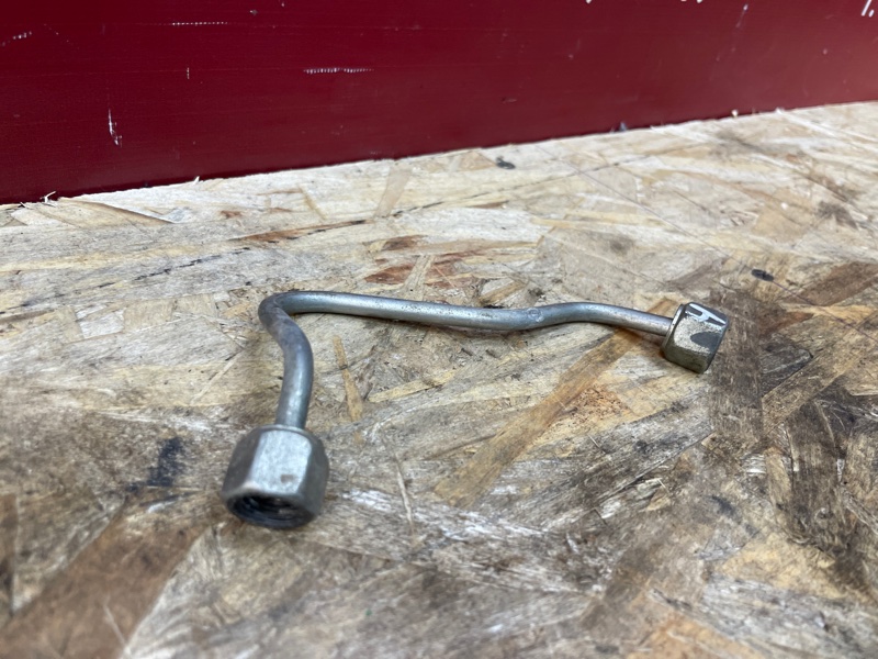 Трубка топливная