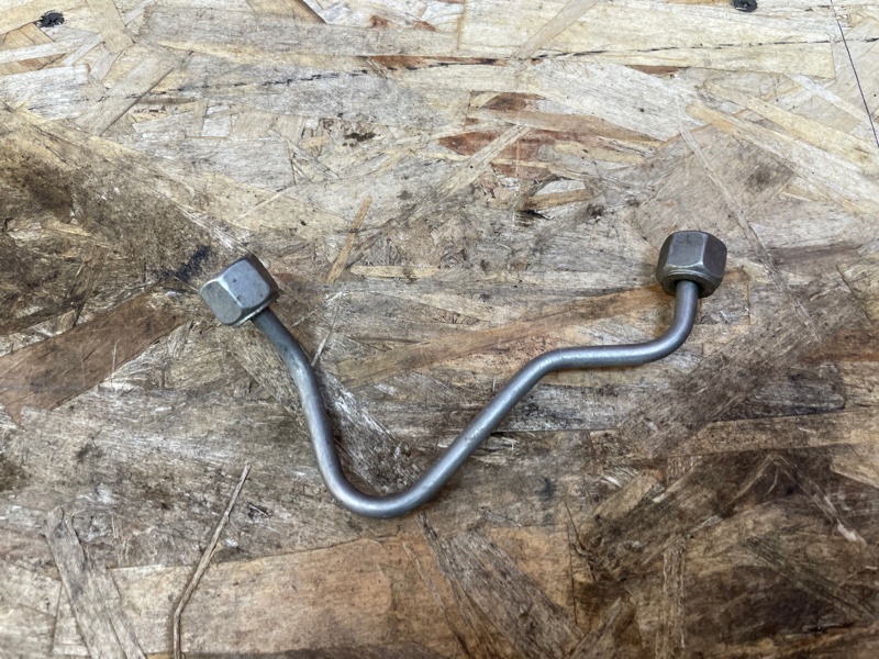 Трубка топливная