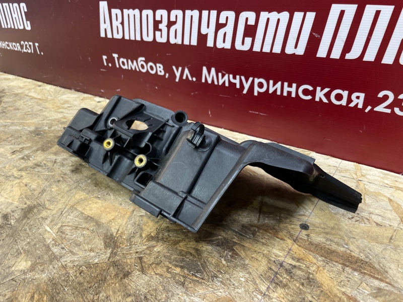 Крышка двигателя