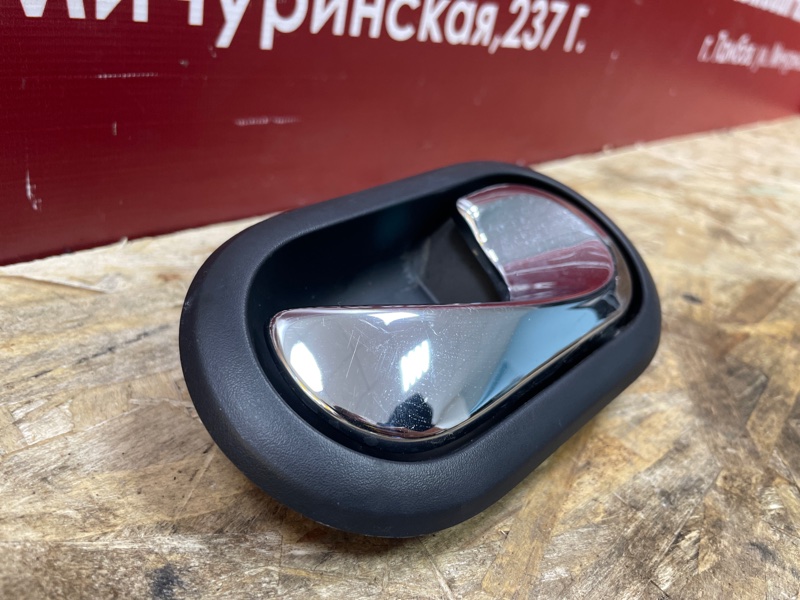 Внутренняя  ручка двери