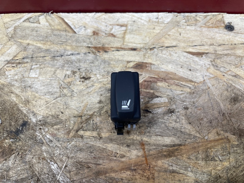 Кнопка обогрева сидений