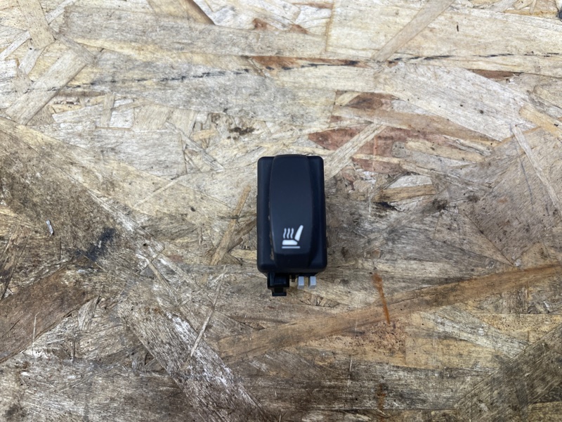 Кнопка обогрева сидений