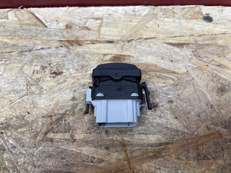 Кнопка обогрева сидений