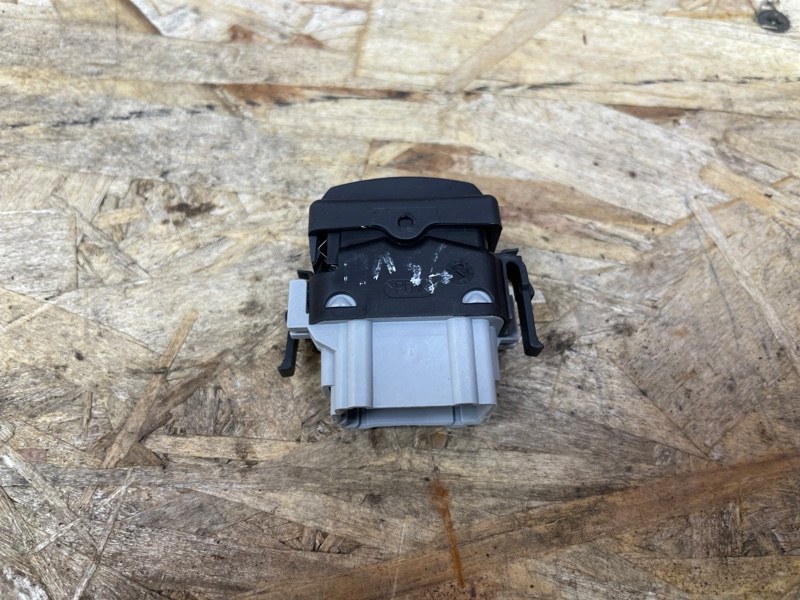 Кнопка обогрева сидений