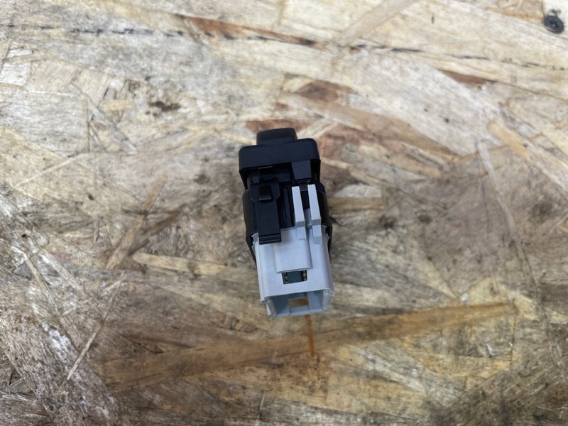 Кнопка обогрева сидений