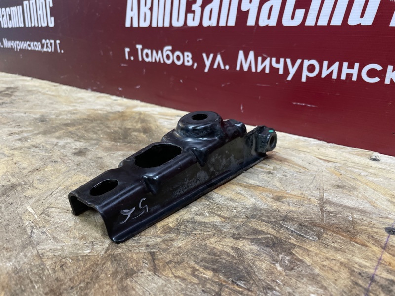 Кронштейн опоры двигателя