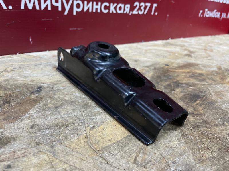 Кронштейн опоры двигателя