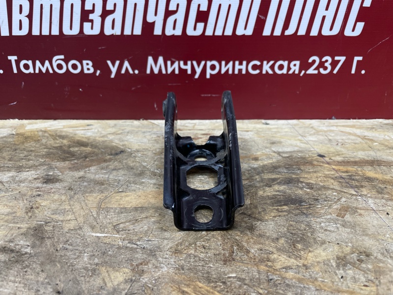 Кронштейн опоры двигателя