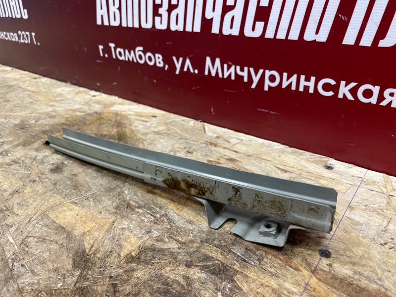 Направляющая стекла     двери