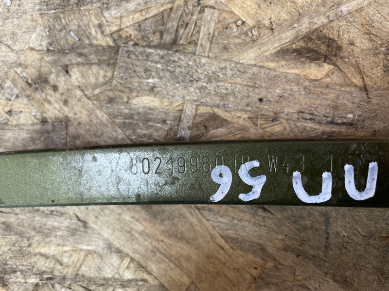 Направляющая стекла     двери