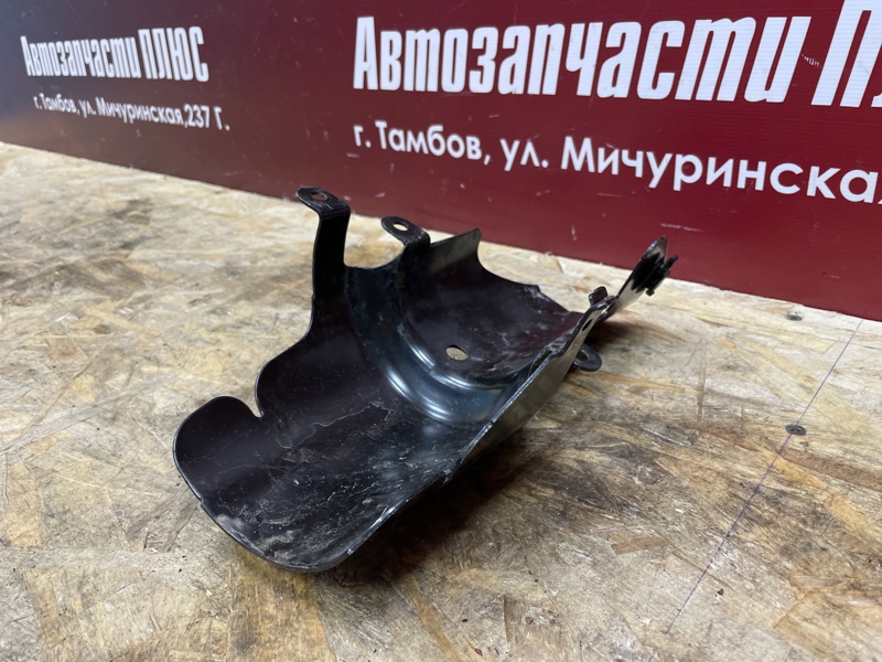 Кронштейн топливного фильтра