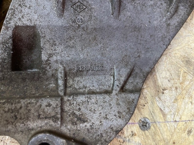 Кронштейн генератора