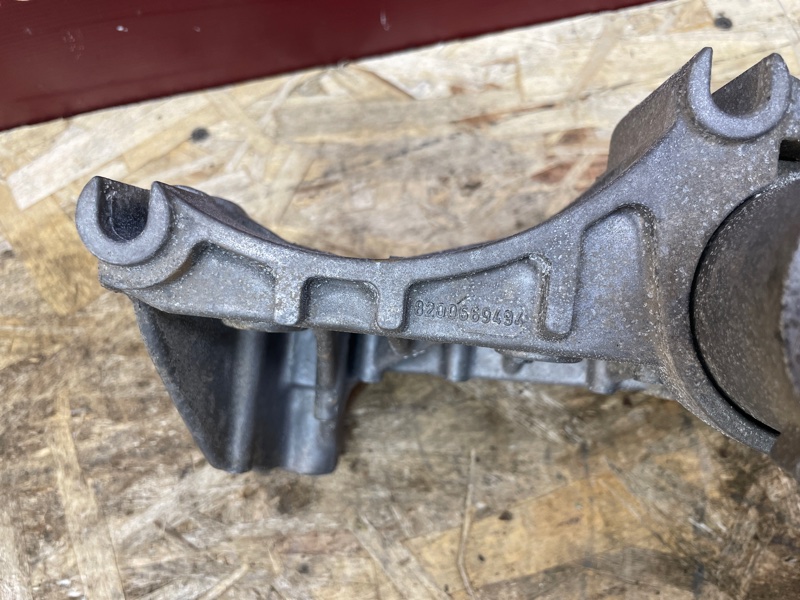 Кронштейн генератора