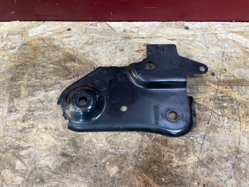 Кронштейн подрамника