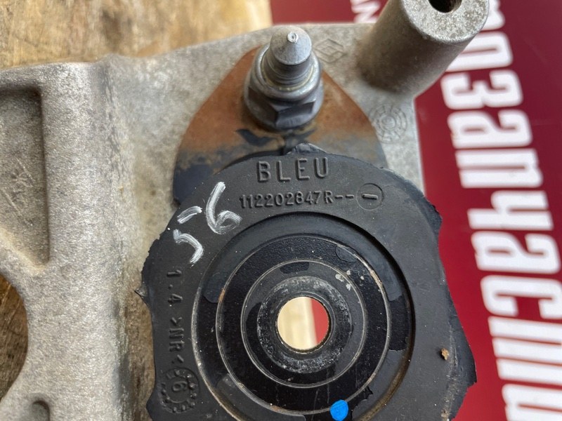 Опора двигателя