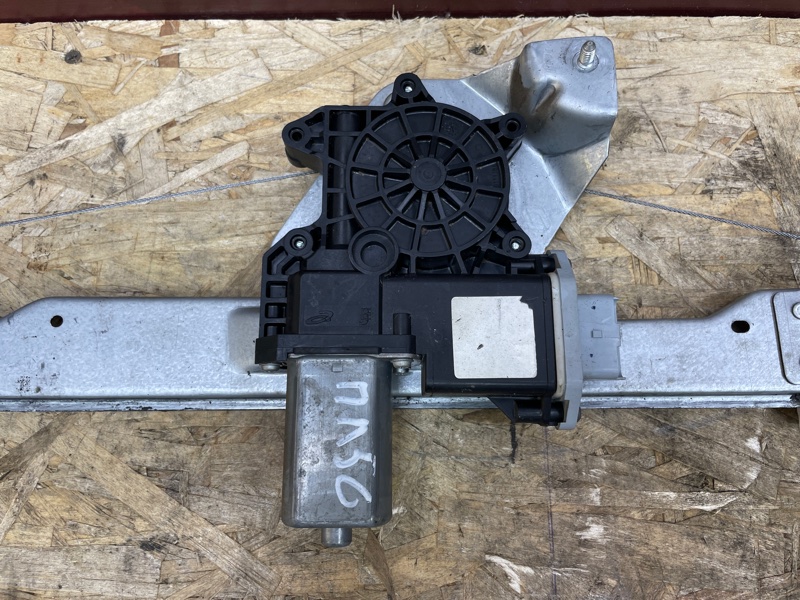 Стеклоподъемник    двери