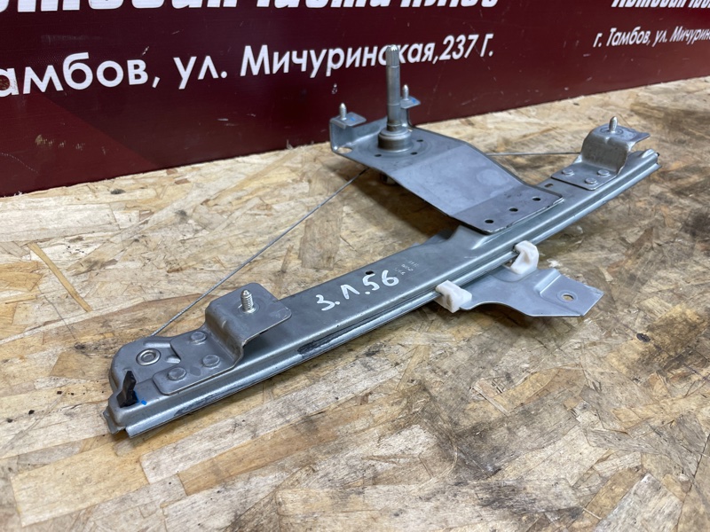 Стеклоподъемник    двери