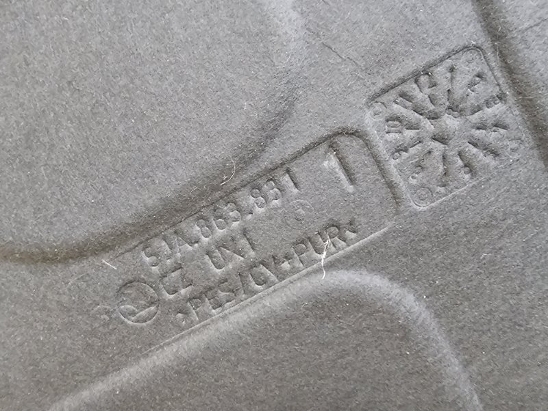 Обшивка капота