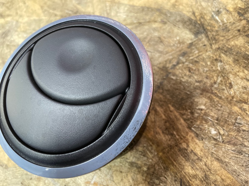 Воздушный дефлектор салона