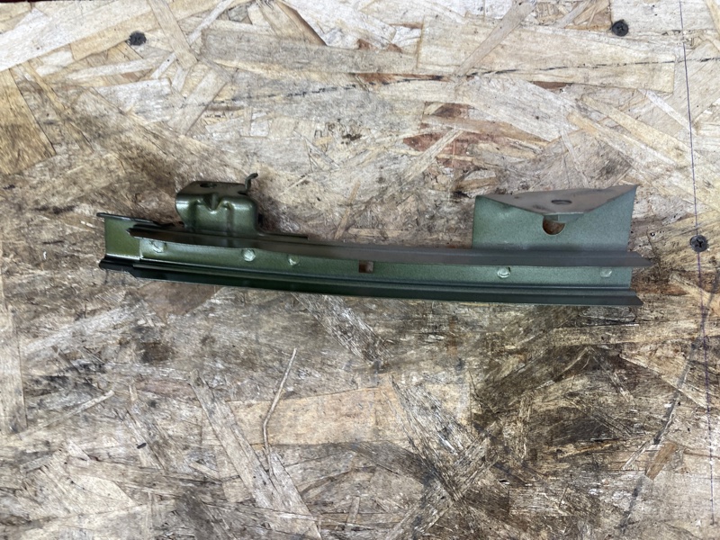 Направляющая стекла     двери