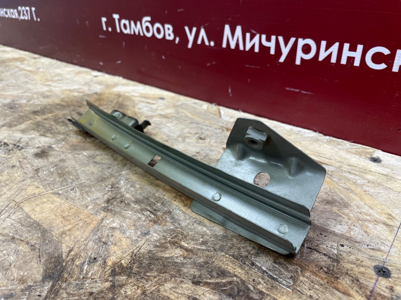 Направляющая стекла     двери