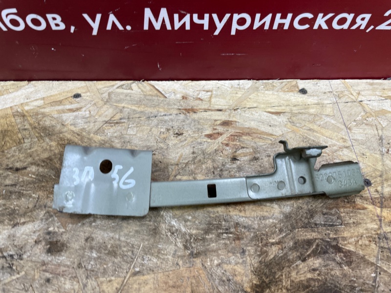 Направляющая стекла     двери