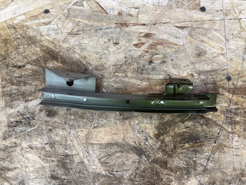 Направляющая стекла     двери