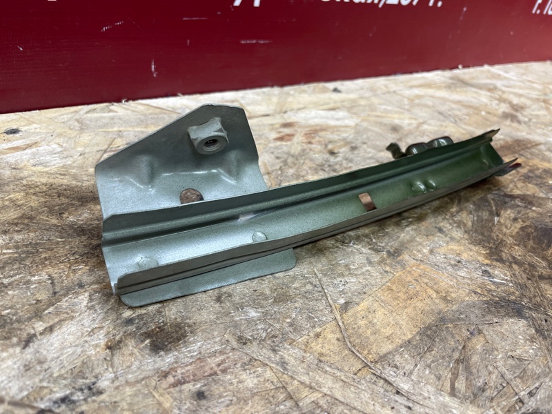 Направляющая стекла     двери