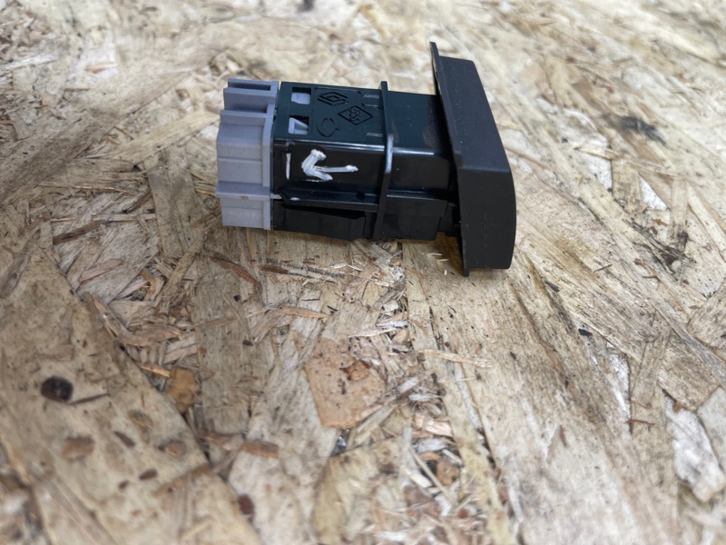 Кнопка центрального замка