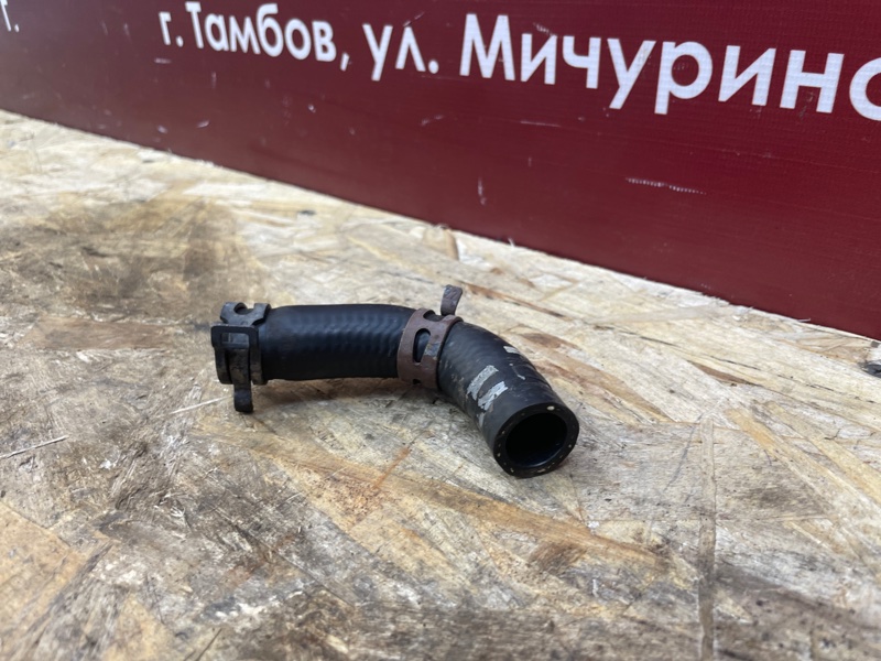 Патрубок вентиляции картерных газов