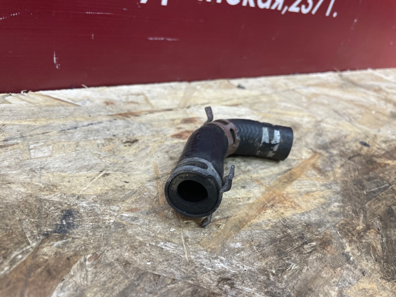 Патрубок вентиляции картерных газов