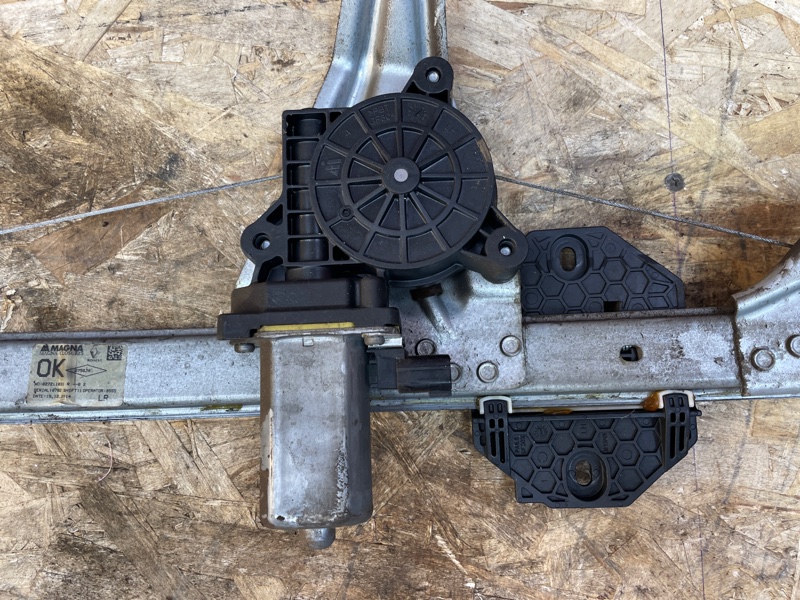 Стеклоподъемник    двери