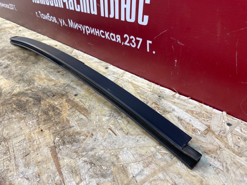 Направляющая стекла     двери