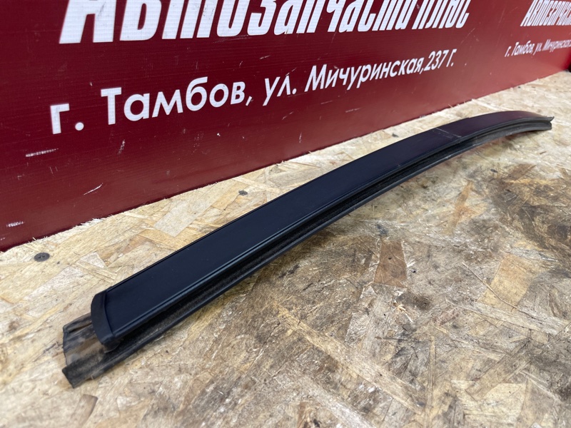 Направляющая стекла     двери