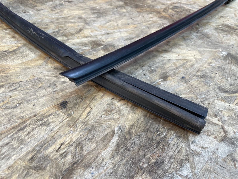 Уплотнитель рамки двери