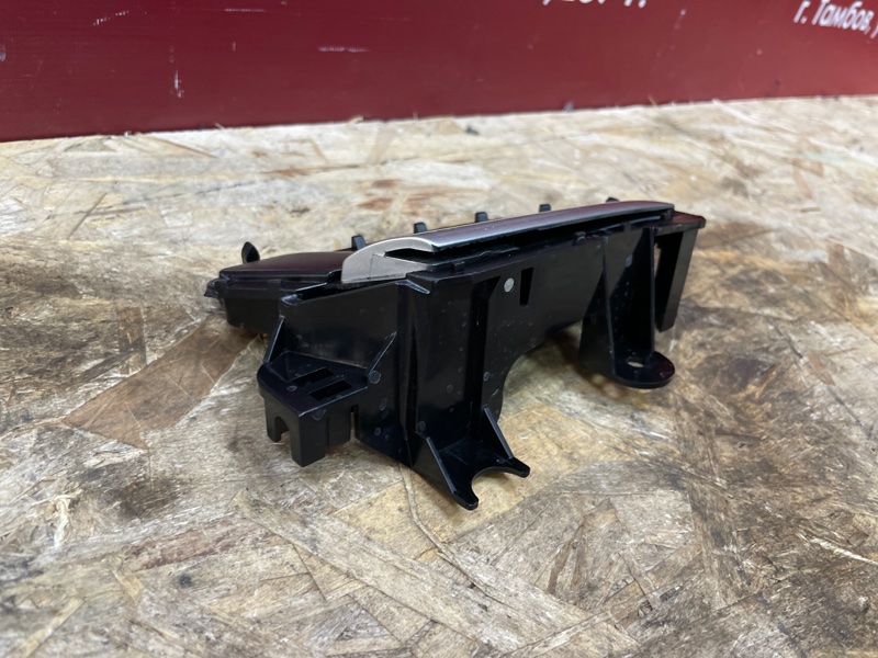 Внутренняя ручка     двери