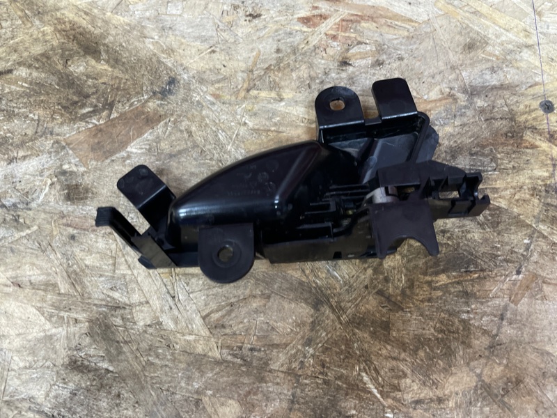 Внутренняя ручка     двери