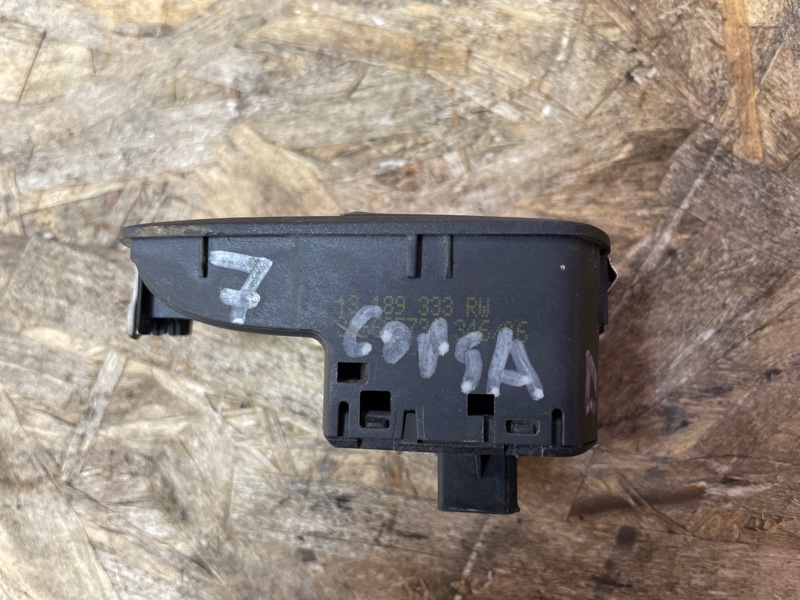 Кнопка стеклоподъемника