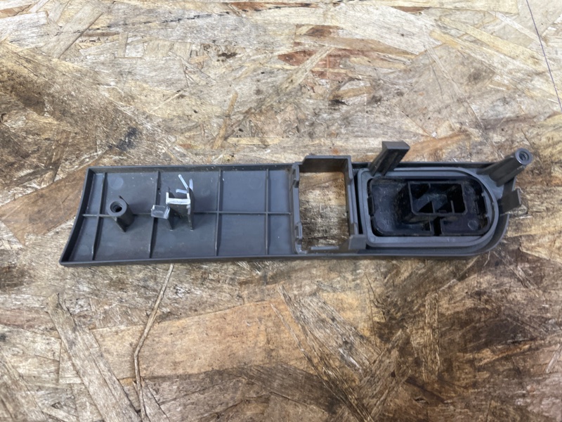 Заглушка салонная