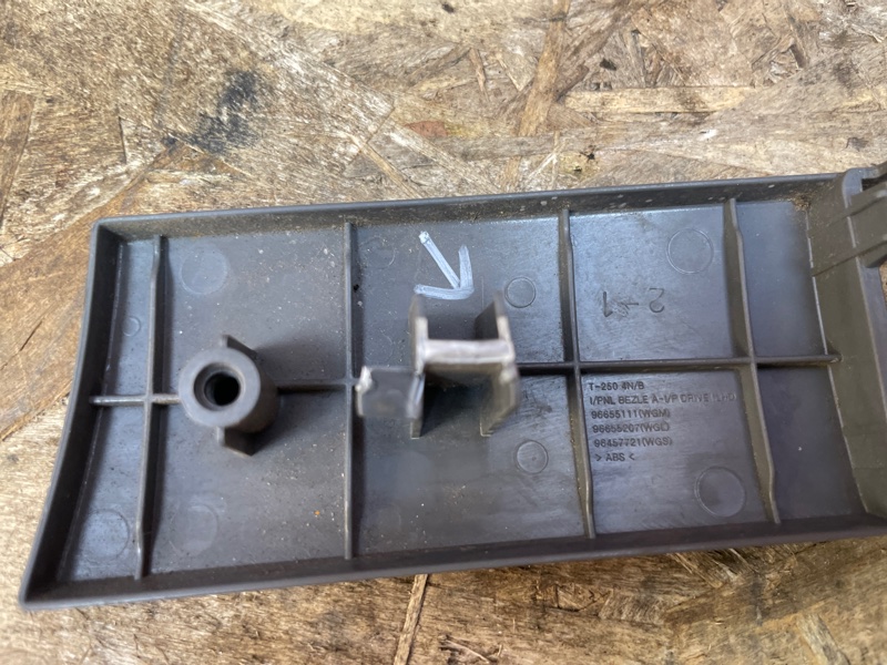 Заглушка салонная